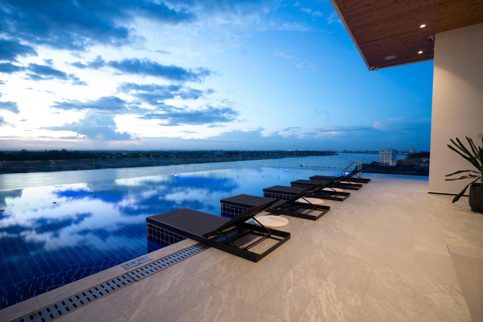 One Riviera Hotel And Residences Ban Souanmone Exterior foto