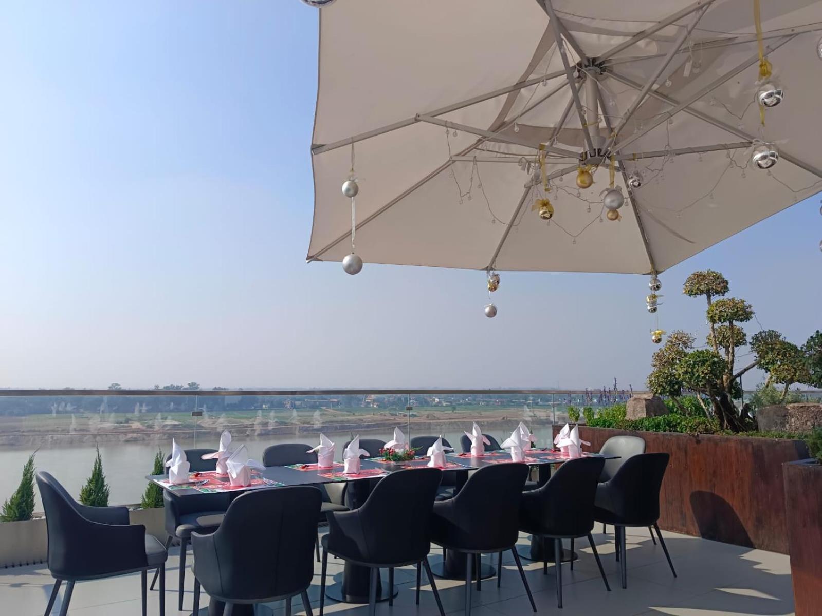 One Riviera Hotel And Residences Ban Souanmone Exterior foto